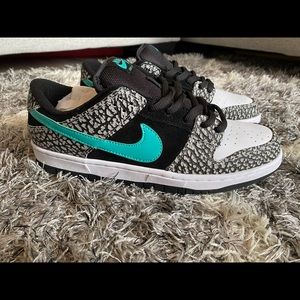 Nike sb dunk low atmos elephant
